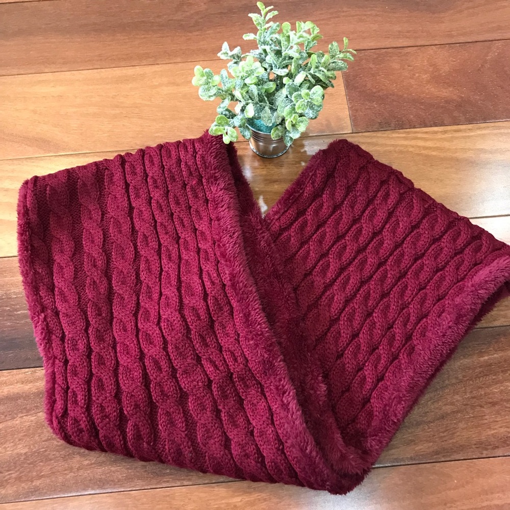Women’s Circle Knit Neck Thick Burgundy Scarf🎀